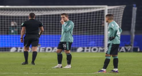 بعد تعرضهم للهجوم.. لاعبو شالكه يحسمون موقفهم من استكمال بوندسليجا